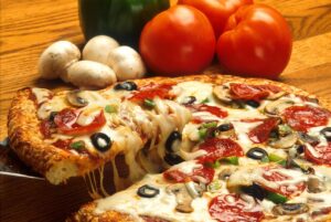 pizza, drink, food-386717.jpg